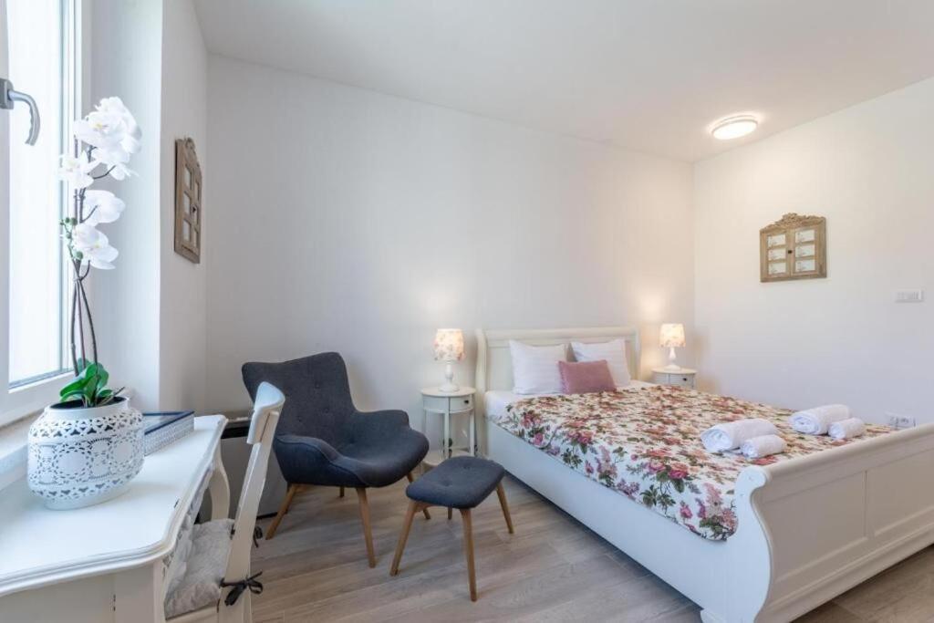 Apartment And Poesia