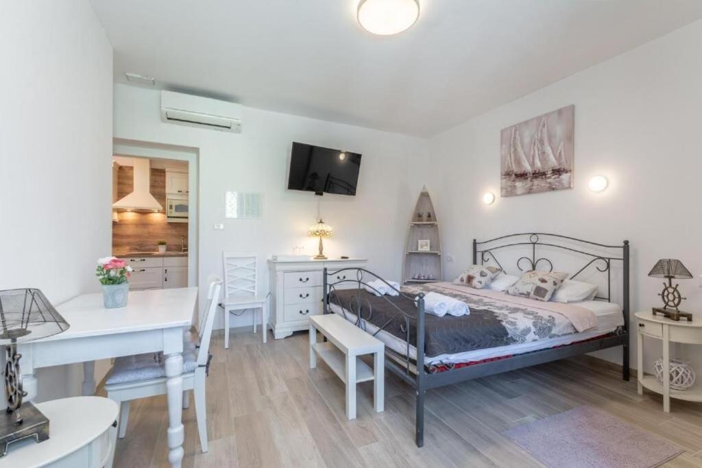 And Poesia Apartment *