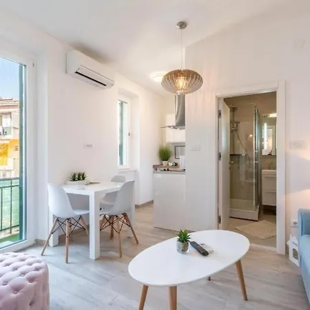 Apartments And Room Poesia Split Exterior photo