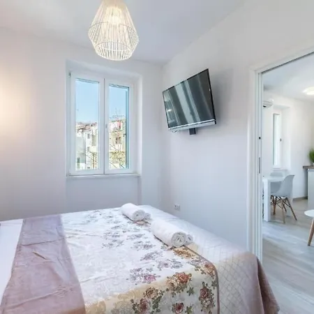 Apartments And Room Poesia Split Exterior photo